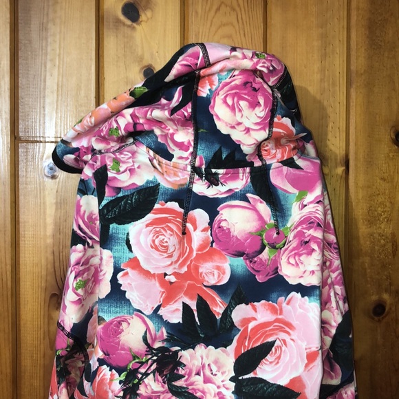 Lululemon Lululemon Hold Your Om Hoodie
Secret Garden / Black size 6 floral top - Picture 13 of 16